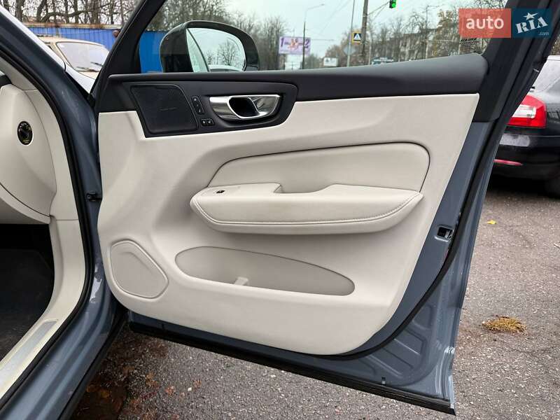 Внедорожник / Кроссовер Volvo XC60 2023 в Полтаве