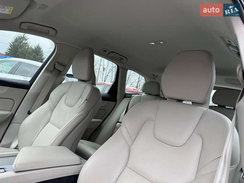 Внедорожник / Кроссовер Volvo XC60 2023 в Полтаве