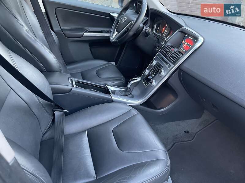 Внедорожник / Кроссовер Volvo XC60 2016 в Луцке фото 16 Внедорожник / Кроссовер Volvo XC60 2016 в Луцке