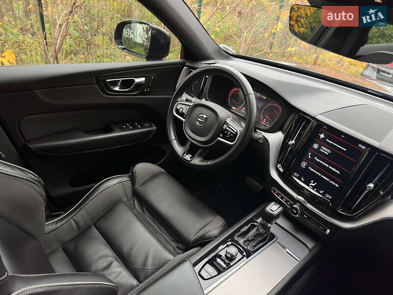 Внедорожник / Кроссовер Volvo XC60 2020 в Киеве