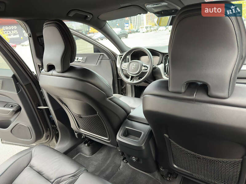 Внедорожник / Кроссовер Volvo XC60 2020 в Киеве