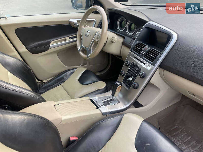 Внедорожник / Кроссовер Volvo XC60 2010 в Киеве