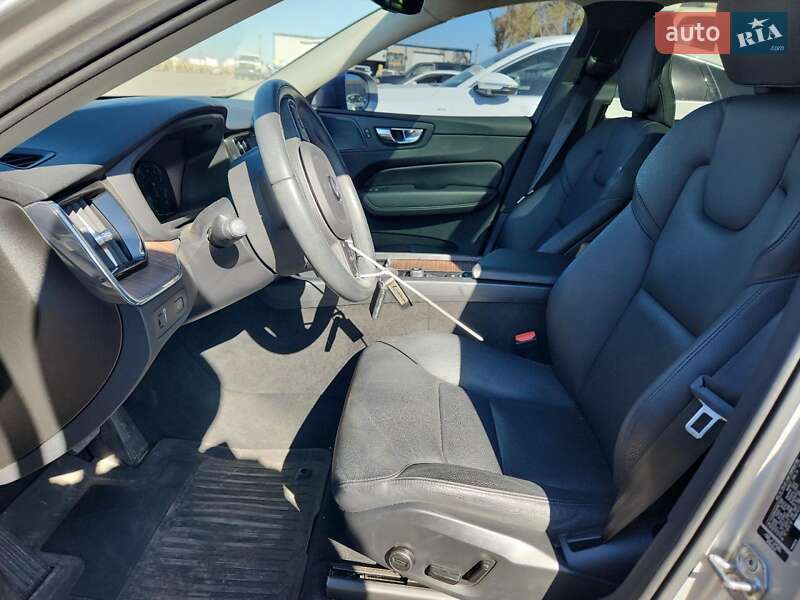 Позашляховик / Кросовер Volvo XC60 2021 в Луцьку