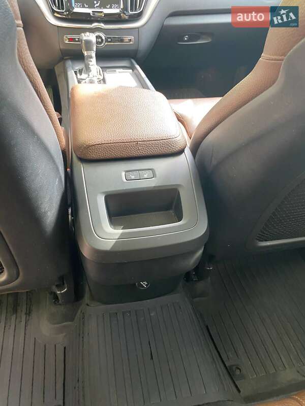 Внедорожник / Кроссовер Volvo XC60 2018 в Ровно