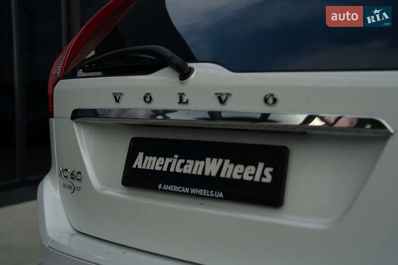 Позашляховик / Кросовер Volvo XC60 2015 в Чернівцях