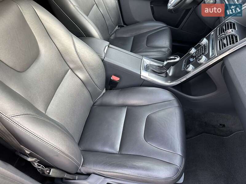 Позашляховик / Кросовер Volvo XC60 2016 в Києві