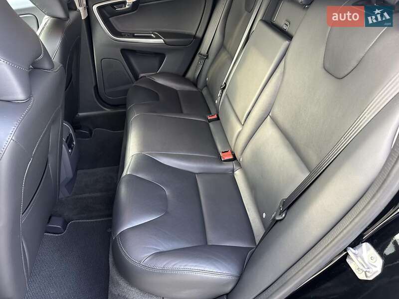 Позашляховик / Кросовер Volvo XC60 2016 в Києві