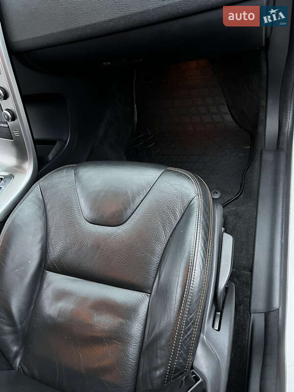 Позашляховик / Кросовер Volvo XC60 2009 в Вараші