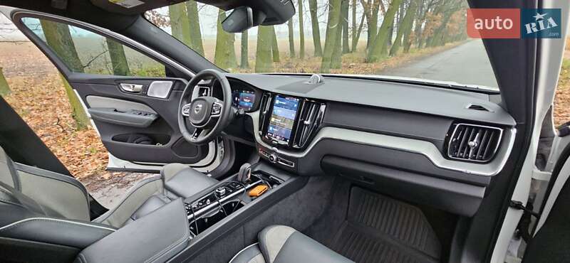 Внедорожник / Кроссовер Volvo XC60 2022 в Киеве