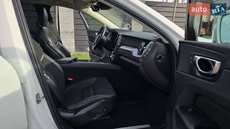 Внедорожник / Кроссовер Volvo XC60 2019 в Киеве