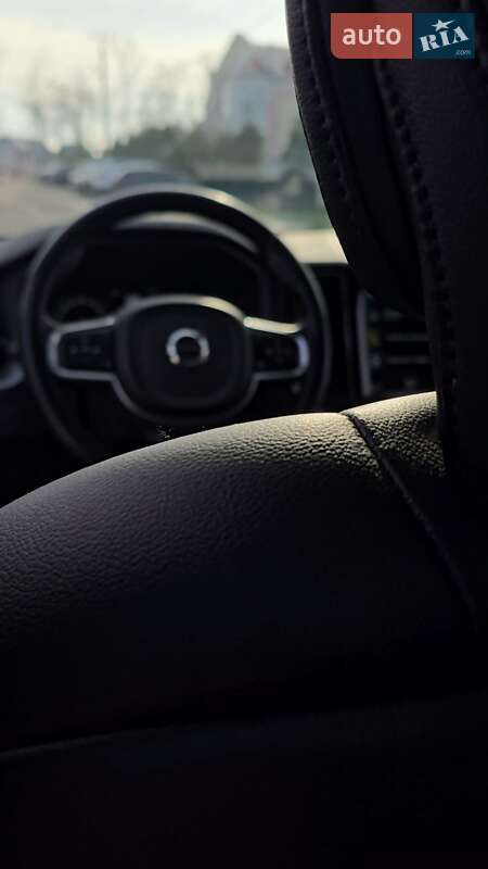 Внедорожник / Кроссовер Volvo XC60 2019 в Киеве