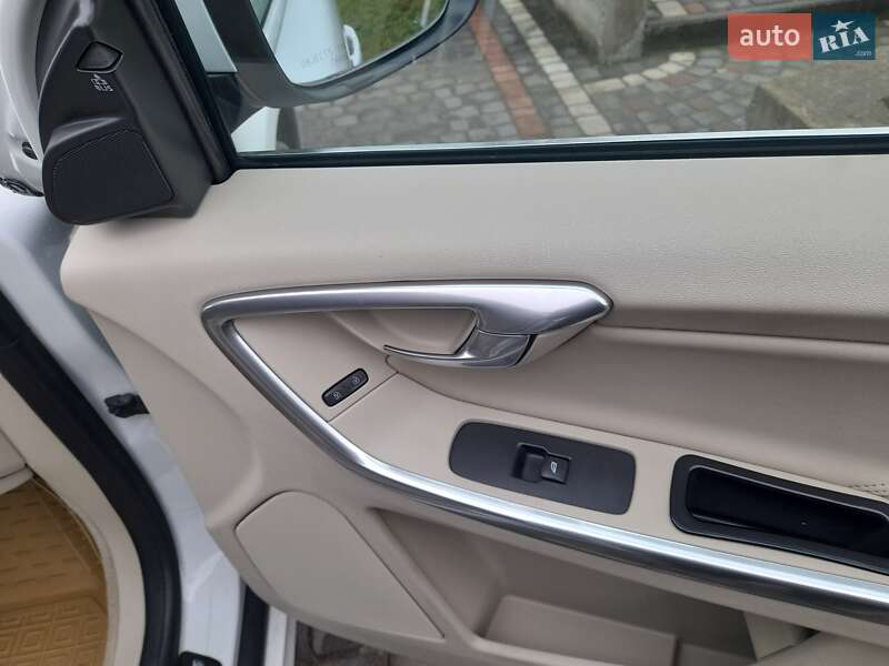 Позашляховик / Кросовер Volvo XC60 2016 в Львові