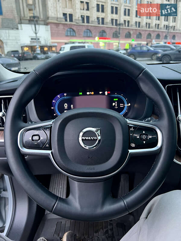 Позашляховик / Кросовер Volvo XC60 2024 в Харкові