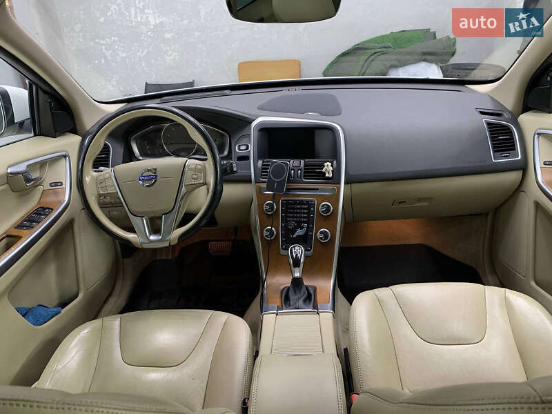 Позашляховик / Кросовер Volvo XC60 2015 в Києві фото 6 Позашляховик / Кросовер Volvo XC60 2015 в Києві