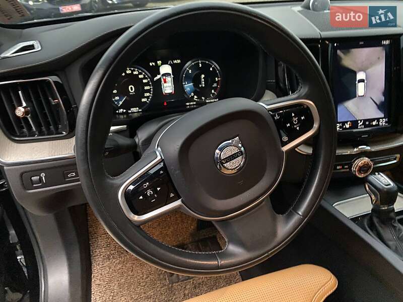 Внедорожник / Кроссовер Volvo XC60 2019 в Львове