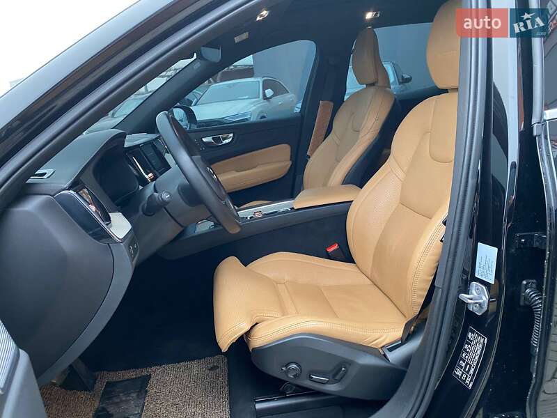 Внедорожник / Кроссовер Volvo XC60 2019 в Львове