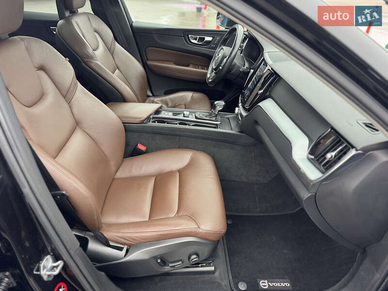 Позашляховик / Кросовер Volvo XC60 2017 в Новояворівську