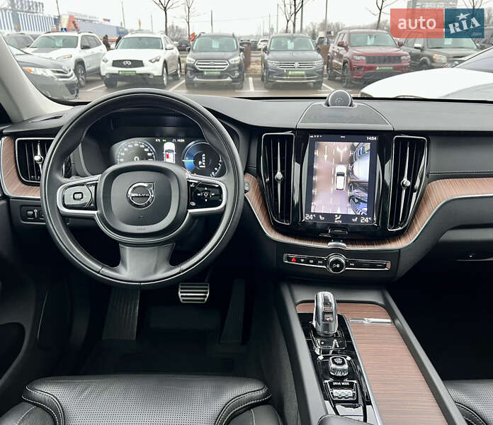 Внедорожник / Кроссовер Volvo XC60 2019 в Киеве