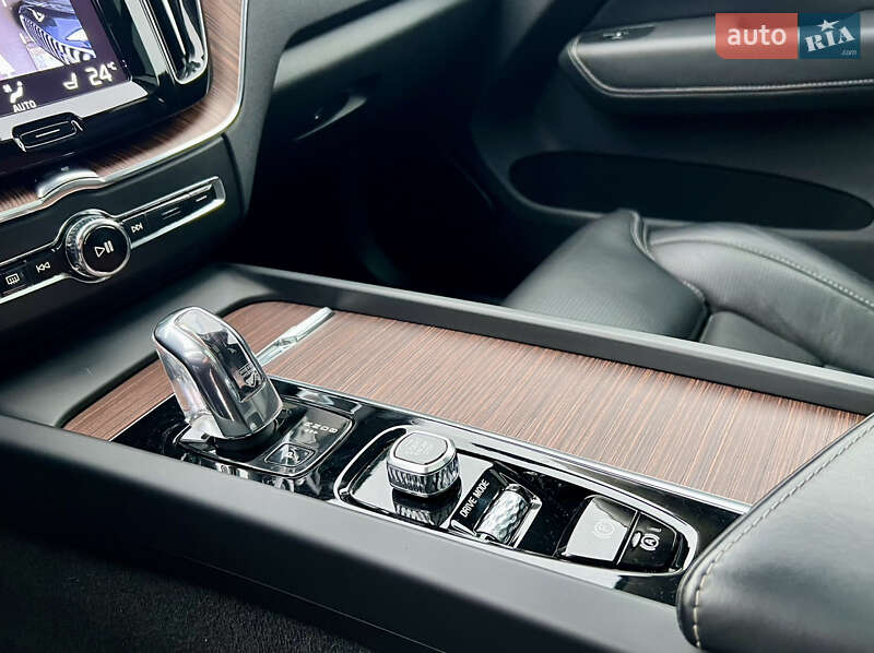 Внедорожник / Кроссовер Volvo XC60 2019 в Киеве