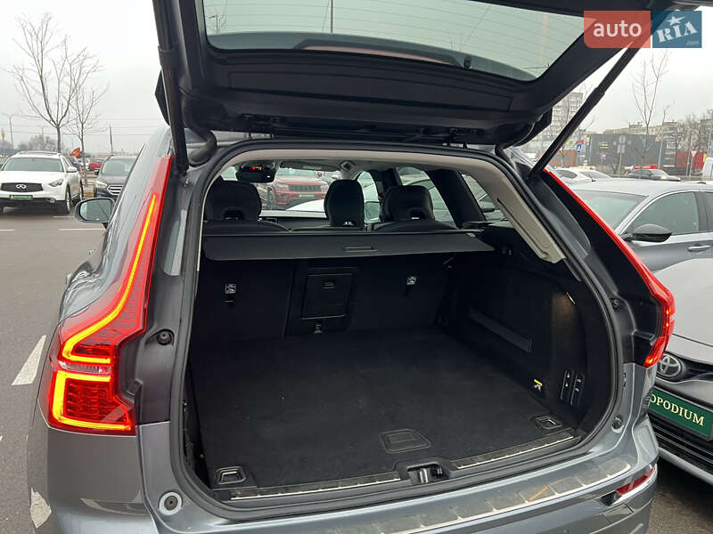 Внедорожник / Кроссовер Volvo XC60 2019 в Киеве