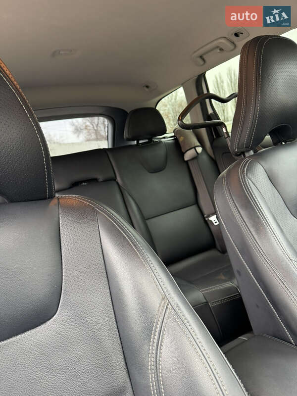 Внедорожник / Кроссовер Volvo XC60 2015 в Киеве