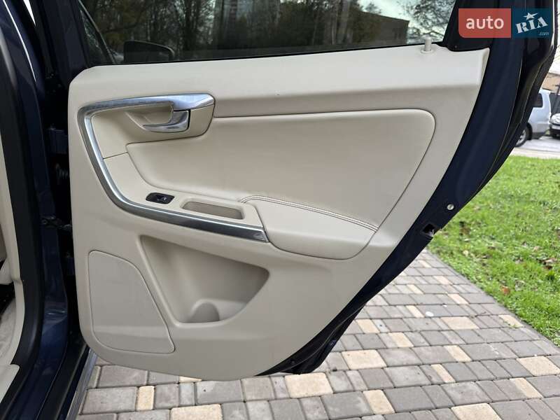 Внедорожник / Кроссовер Volvo XC60 2014 в Одессе