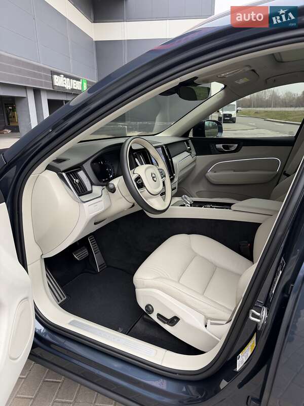Внедорожник / Кроссовер Volvo XC60 2023 в Киеве