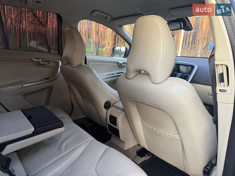 Внедорожник / Кроссовер Volvo XC60 2012 в Киеве