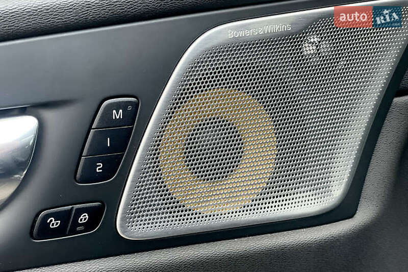 Внедорожник / Кроссовер Volvo XC60 2020 в Черновцах