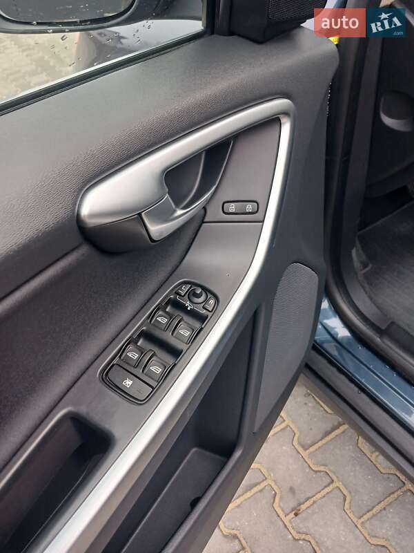 Внедорожник / Кроссовер Volvo XC60 2009 в Теребовле