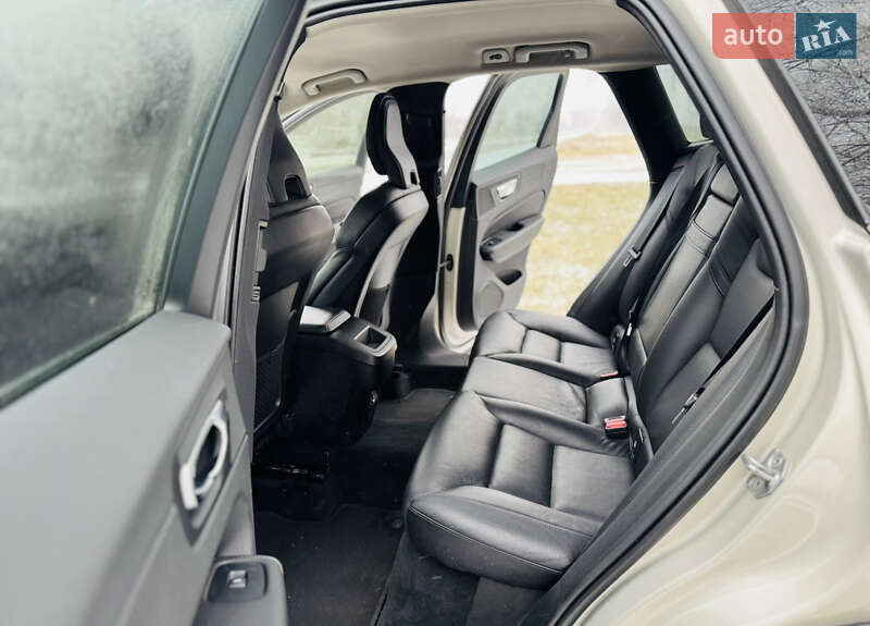 Внедорожник / Кроссовер Volvo XC60 2019 в Лохвице