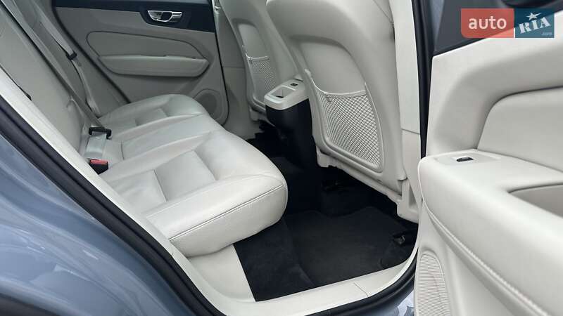 Внедорожник / Кроссовер Volvo XC60 2023 в Киеве