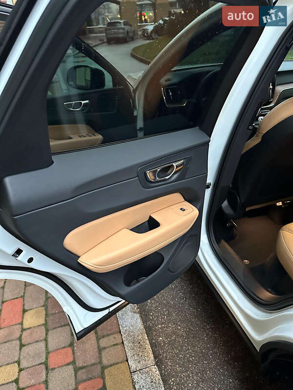 Внедорожник / Кроссовер Volvo XC60 2022 в Киеве фото 12 Внедорожник / Кроссовер Volvo XC60 2022 в Киеве
