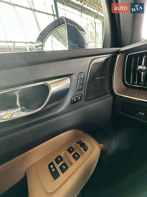 Внедорожник / Кроссовер Volvo XC60 2022 в Киеве фото 17 Внедорожник / Кроссовер Volvo XC60 2022 в Киеве
