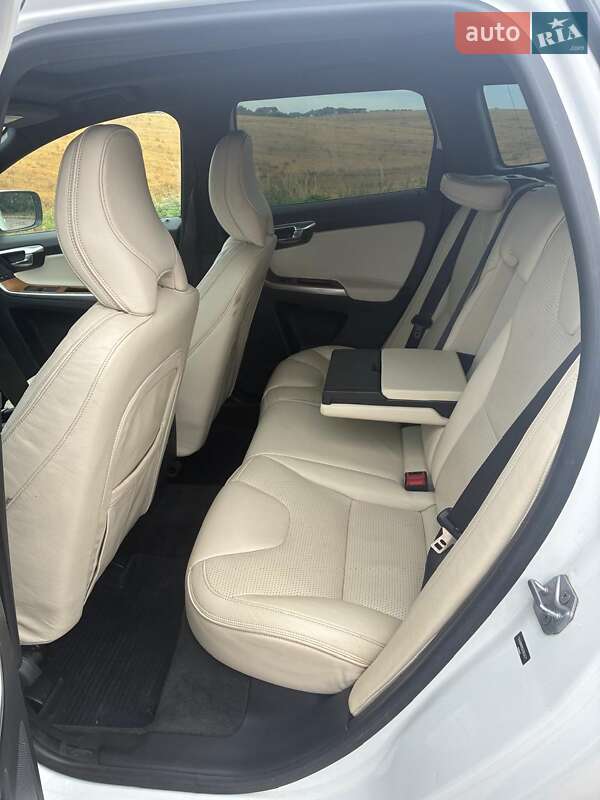 Внедорожник / Кроссовер Volvo XC60 2016 в Ровно