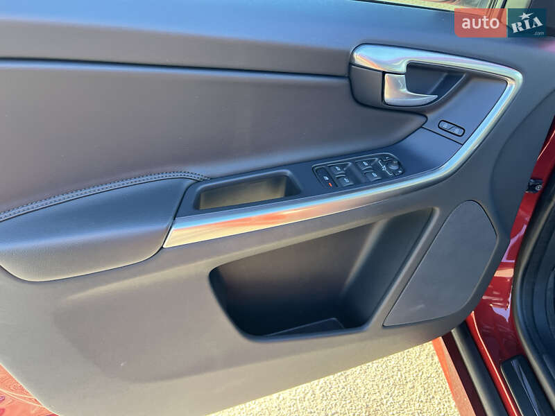 Внедорожник / Кроссовер Volvo XC60 2016 в Василькове