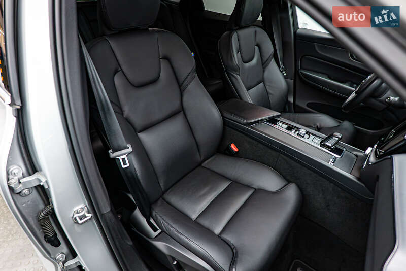 Внедорожник / Кроссовер Volvo XC60 2021 в Киеве