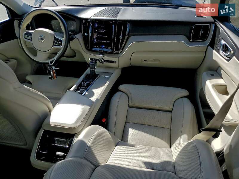 Внедорожник / Кроссовер Volvo XC60 2021 в Киеве