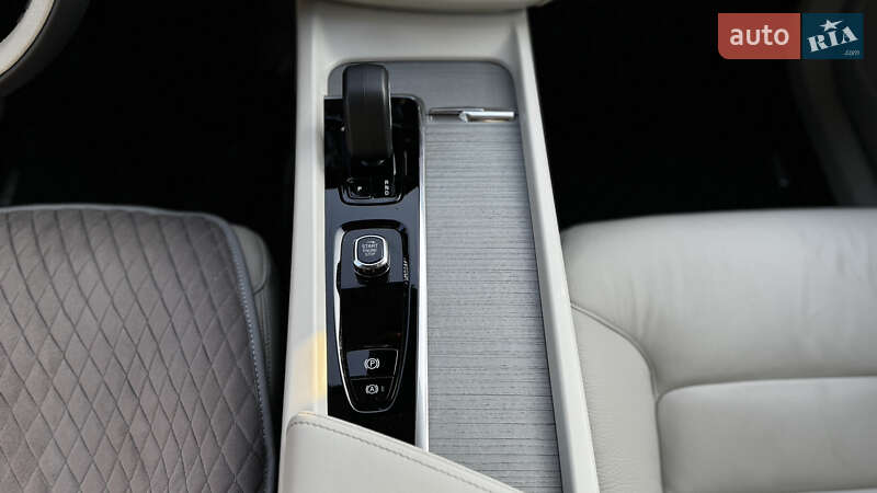 Внедорожник / Кроссовер Volvo XC60 2024 в Киеве