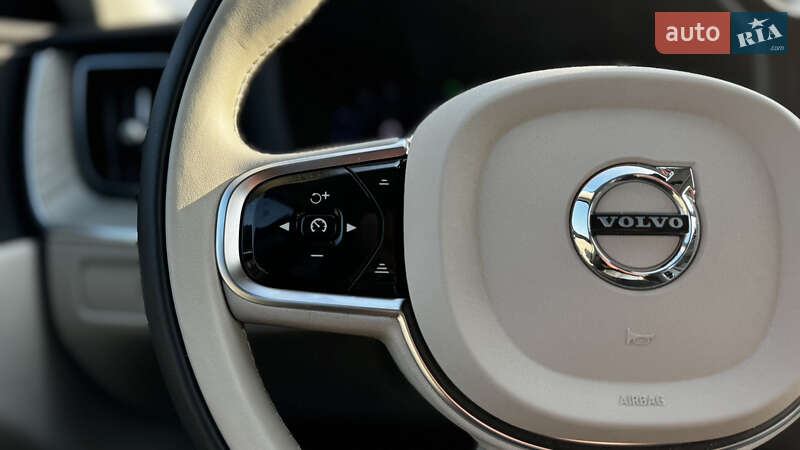 Внедорожник / Кроссовер Volvo XC60 2024 в Киеве