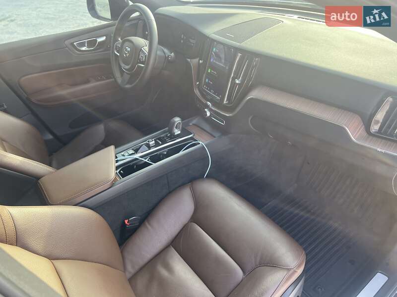 Внедорожник / Кроссовер Volvo XC60 2022 в Бершади