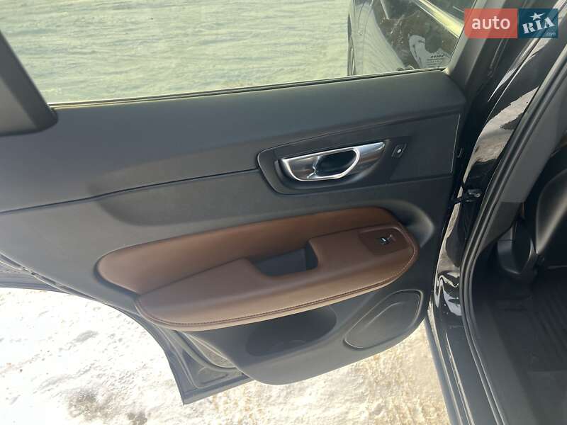 Внедорожник / Кроссовер Volvo XC60 2022 в Бершади