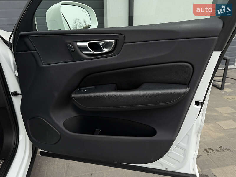 Внедорожник / Кроссовер Volvo XC60 2019 в Дрогобыче