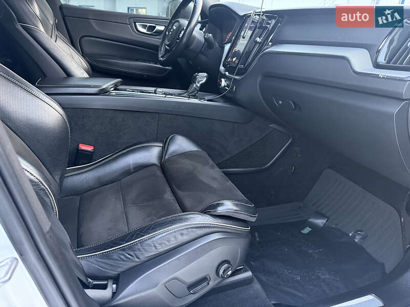 Внедорожник / Кроссовер Volvo XC60 2017 в Ровно