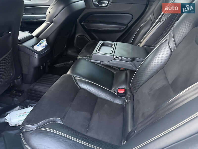 Внедорожник / Кроссовер Volvo XC60 2017 в Ровно