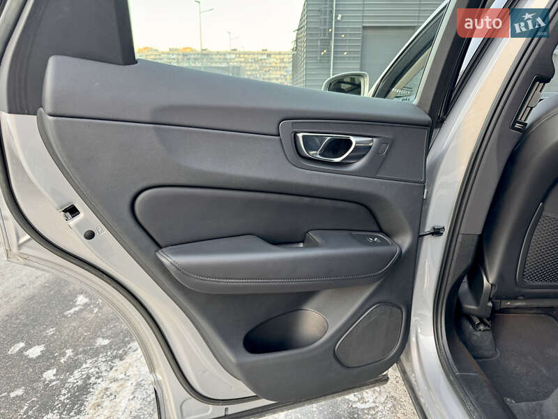 Внедорожник / Кроссовер Volvo XC60 2022 в Киеве