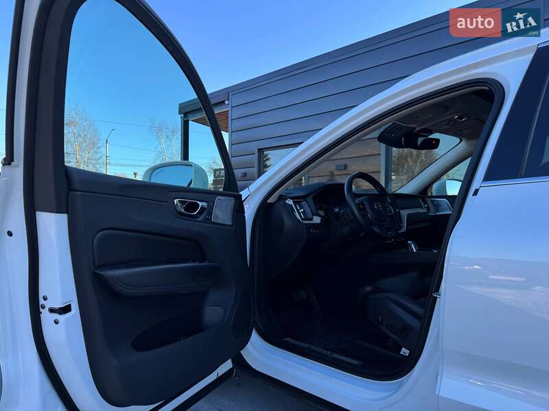 Внедорожник / Кроссовер Volvo XC60 2018 в Ровно