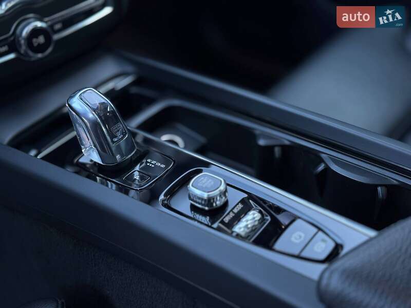 Внедорожник / Кроссовер Volvo XC60 2018 в Ровно