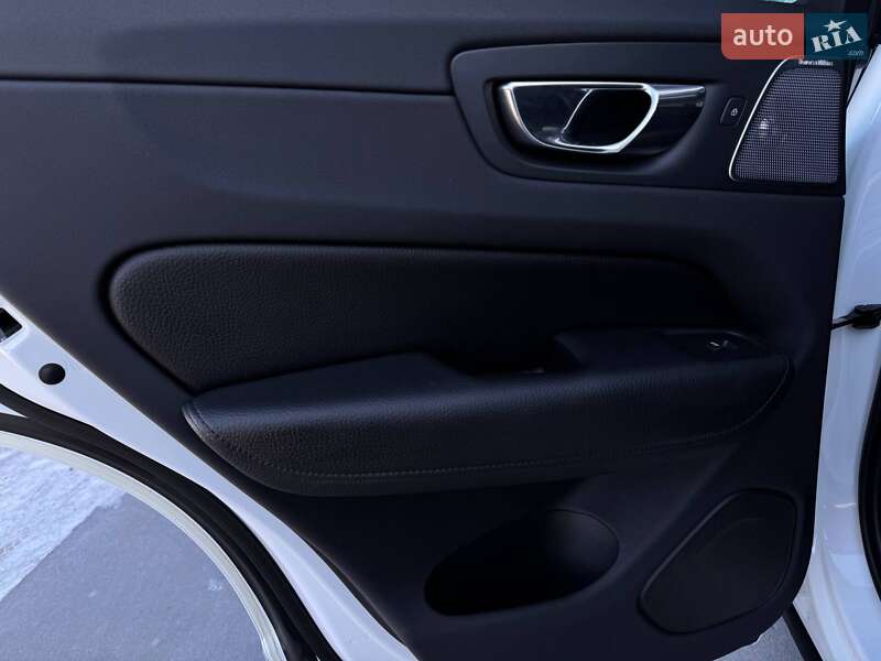 Внедорожник / Кроссовер Volvo XC60 2018 в Ровно