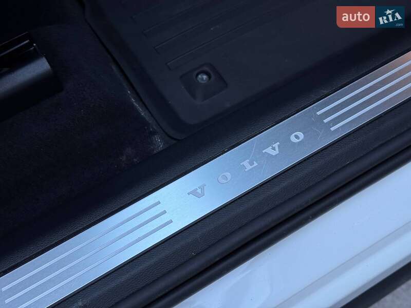 Внедорожник / Кроссовер Volvo XC60 2018 в Ровно